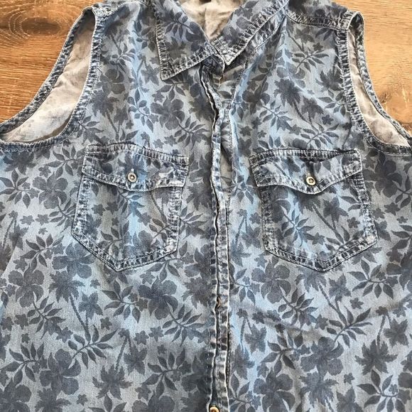 Buffalo Button Up Tank - Picture 2 of 5